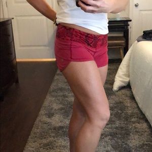 Red croc lululemon speed shorts